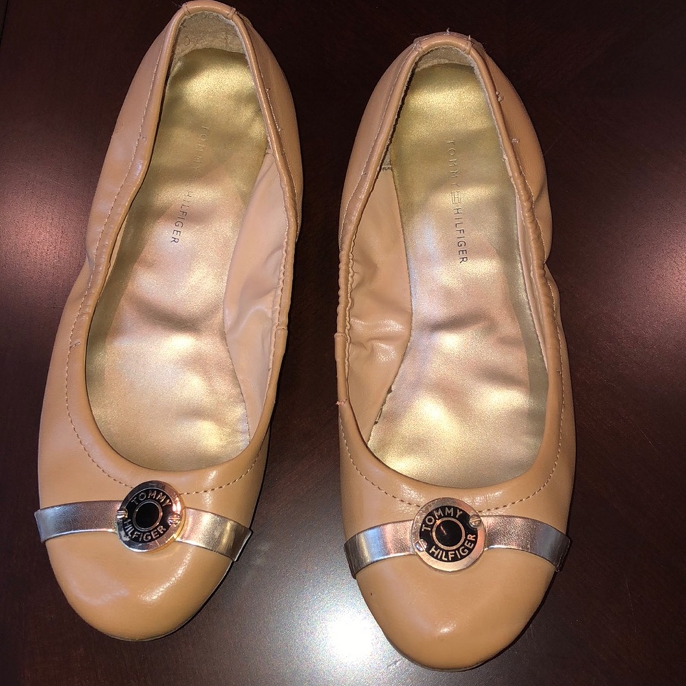Tommy Hilfiger nude flats